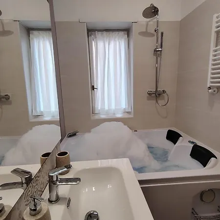 Apartment Sweet Rom